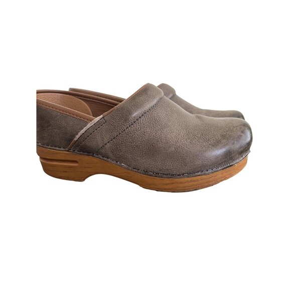 Dansko Womens Professional Clogs Waxy Stone Distressed Leather Mushroom Olive - Picture 3 of 10